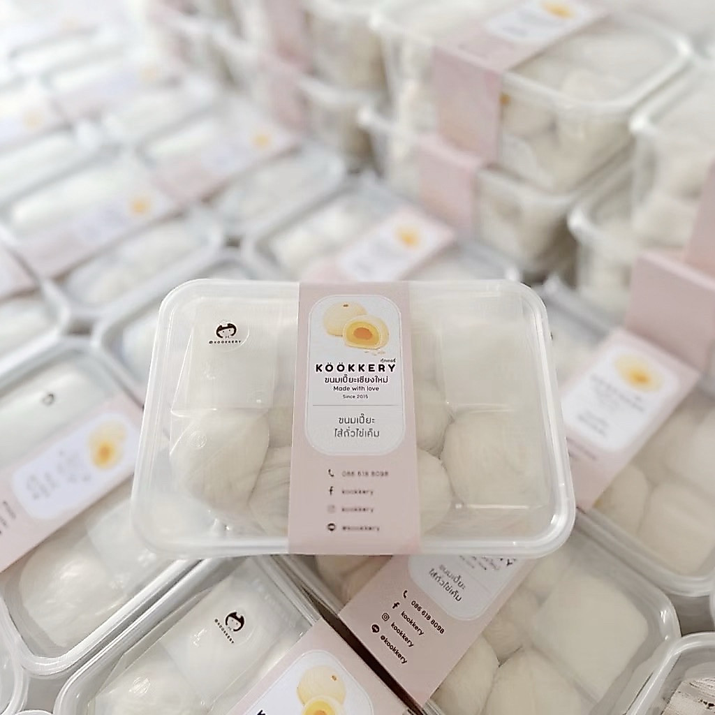 ขนาดสุดคุ้ม ครึ่ง กก.++ เปี๊ยะถั่วไข่เค็ม 16 ลูก  หนัก 500 g.++ ขนาดกล่อง L 1000 ml อบใหม่ ไส้แน่น หอมควันเทียนอ่อนๆ