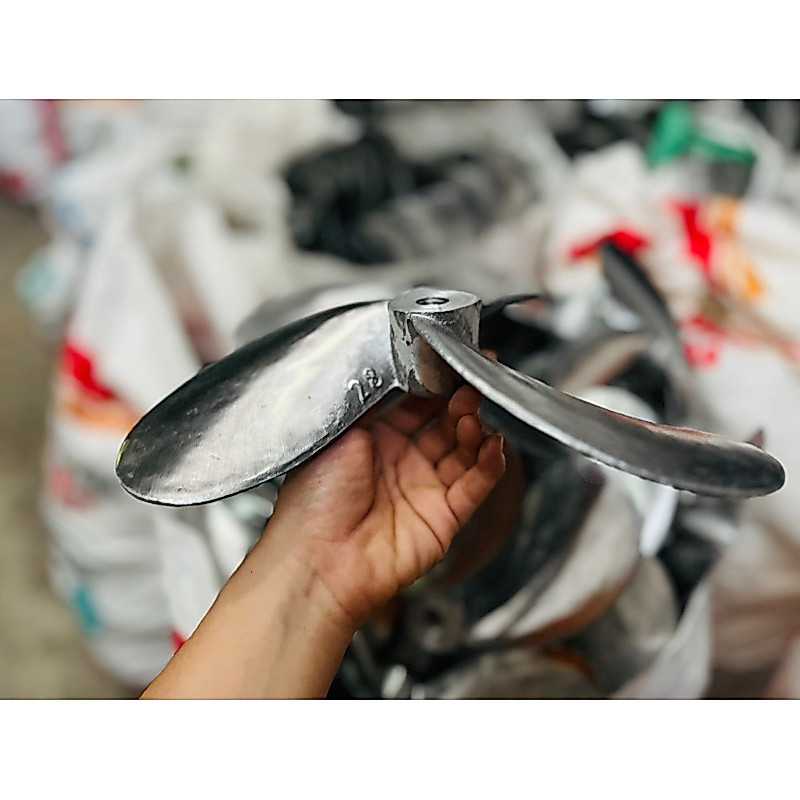 3-WING FEET 2T8 รู 16 มม. RUNNING WATER PEDAL
