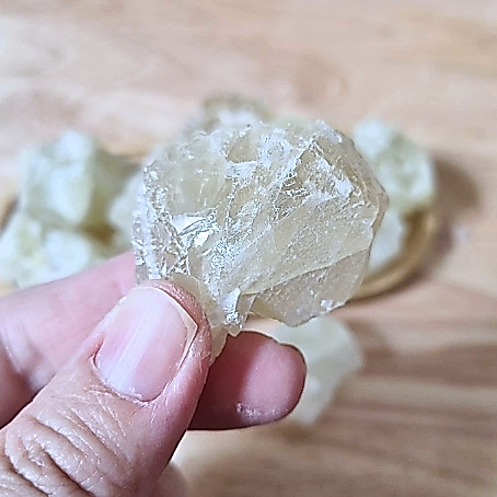 หิน Citrine ซิทริน แท้ ขนาด 4 cm หินเสริมโชคลาภ การเงิน ความมั่งคั่ง ดึงดูดพลังแห่งความสำเร็จ