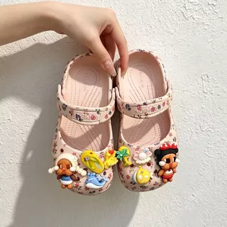 2026 ฤดูร้อนใหม่สาว Clogs ลื่นกลางแจ้งรองเท้าแตะน่ารักที่ถอดออกได้ DIY Charms เด็ก Slippe