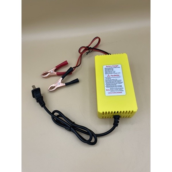 เครื่องชาร์จแบตเตอรี่ขนาด12V Output voltage:DC13.8V Output Current:DC 2-3A