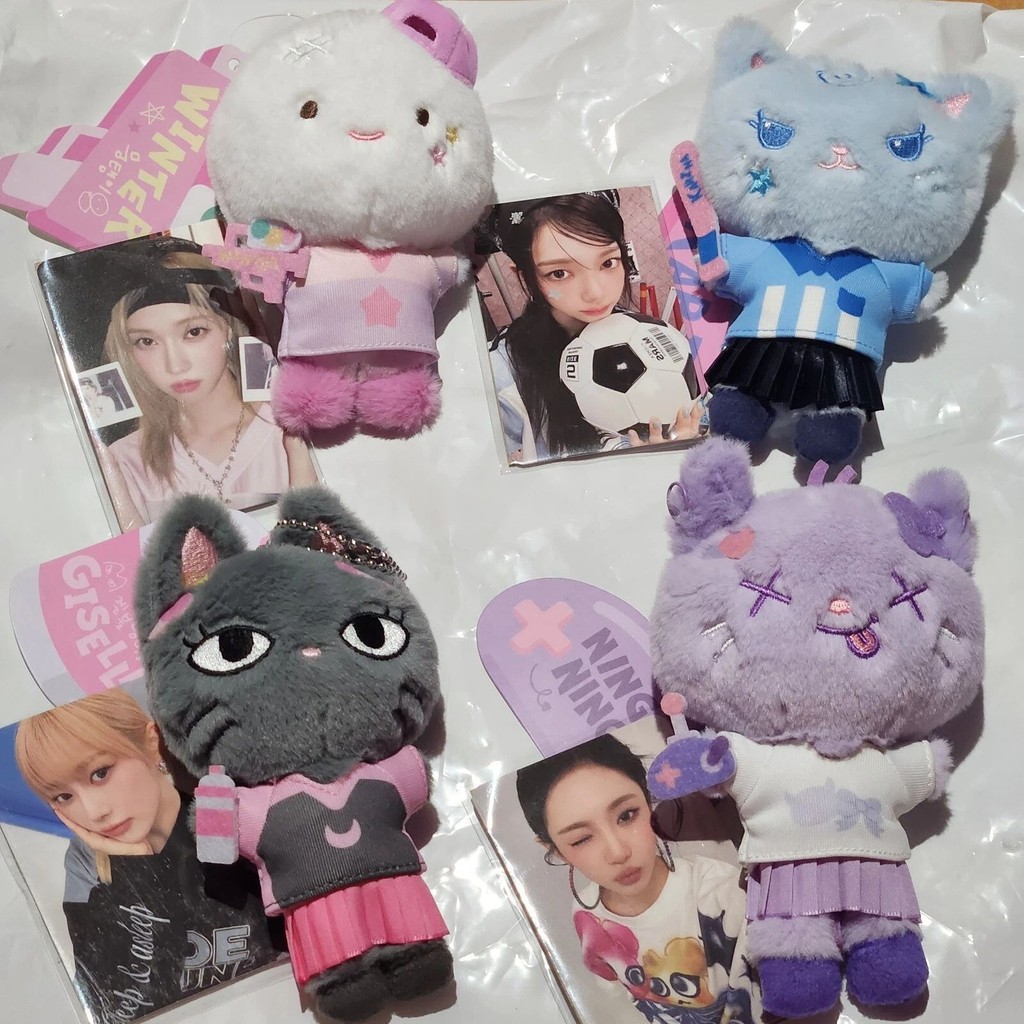 Aespa ตุ๊กตาผ้ากํามะหยี่ของแท้ 100% ตุ๊กตารุ่นพิเศษ Kpop ตุ๊กตาอย่างเป็นทางการ + การ์ดเดี่ยว