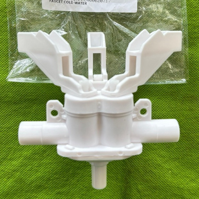 ก๊อกน้ําตู้น้ําแกลลอนด้านล่าง Toshiba RWF-W1669BID ดั้งเดิม