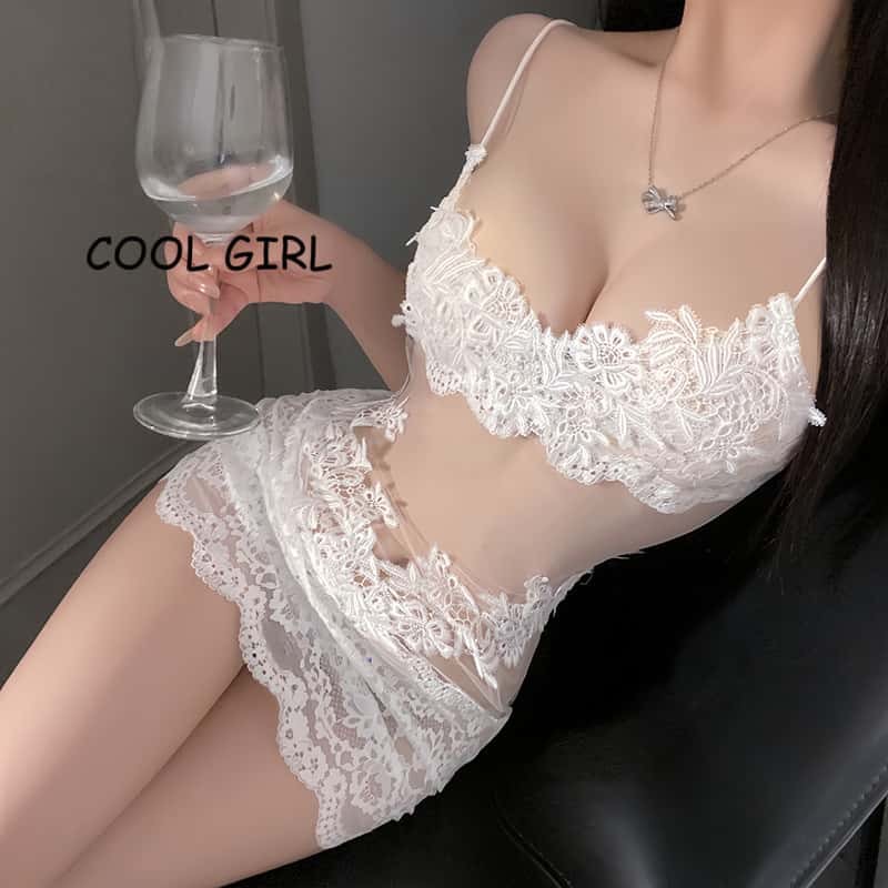 🖤girl🖤 กระโปรงลูกไม้ทรงสะโพก เว้าหลัง กระโปรงนอน  มีเสน่ห์ ผ้าดีมาก งานปักอันประณีต sexy 2สี ส่งไวจากไทย