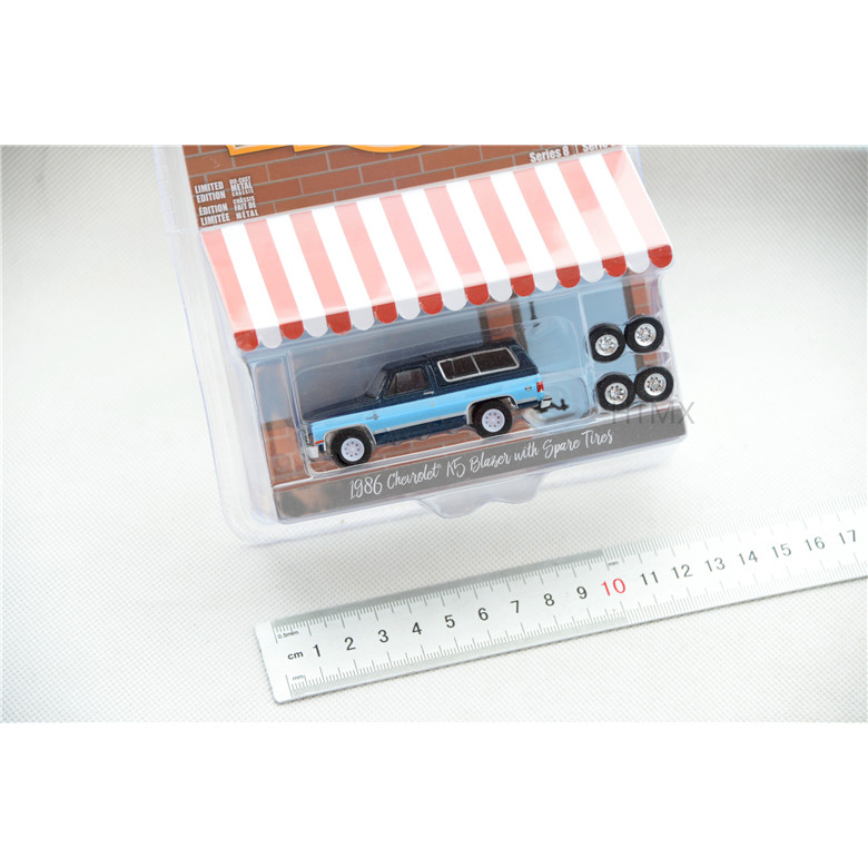 โมเดลรถ GreenLight GreenLight 1: 64 1986 Chevrolet K5 BLAZER มีล้อ * 4