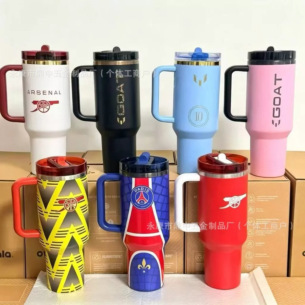 26 สินค้าใหม่ 40ออนซ์ รุ่นที่สามขายร้อน 40 สแตนเลย์ สแตนเลสฉนวนกันความร้อนความจุขนาดใหญ่ถ้วยน้ําน้ําแข็งมาสเตอร์ถ้วยคริสต์มาสฮาโลวีนของขวั