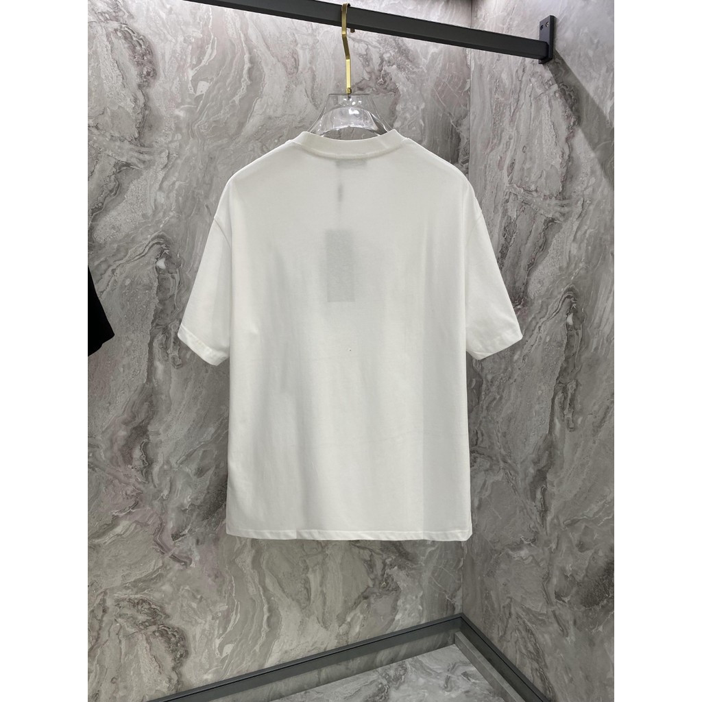 Prada/Prada 2026 คลาสสิกรอบคอแขนสั้นเสื้อยืดผู้ชายผู้หญิงสไตล์ Street ฐานระบายอากาศด้านใน Match High