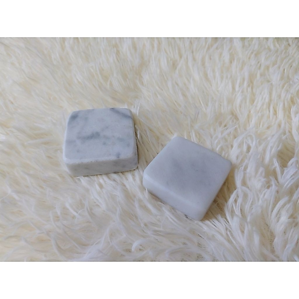 หินอ่อน สีขาวขนาด5×5cm. หินสีขาว ลายเทา ลบคมสวยงามเหมาะสำหรับใช้งาน ประดับตกแต่ง