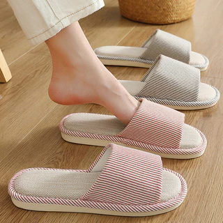 【พร้อมส่ง】รองเท้าใส่ในบ้าน รองเท้าแตะผ้าลินิน ระบายอากาศและเรียบง่าย แฟชั่น สามารถสวมใส่ได้ทั้งชายและหญิง