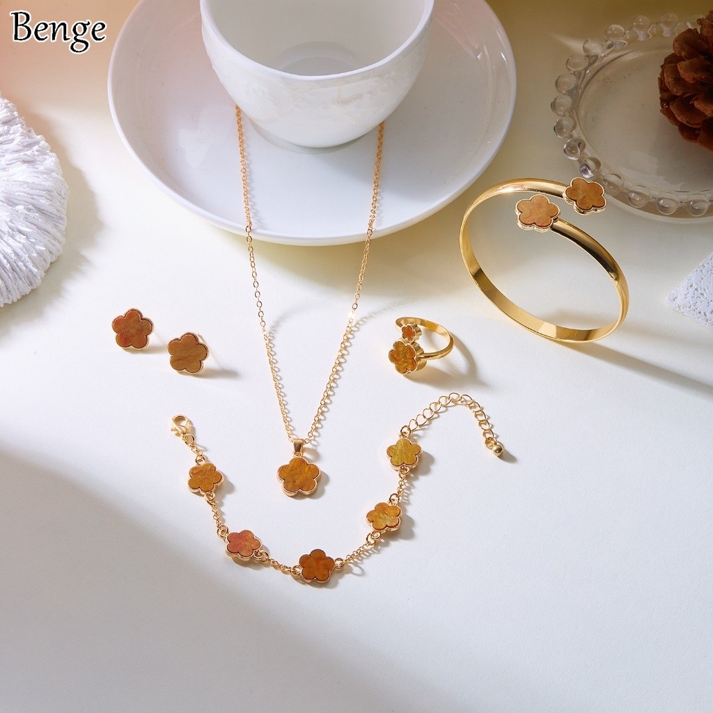 ชุดเครื่องประดับวินเทจ: สร้อยข้อมือดอกไม้ สร้อยคอโคลเวอร์ห้าใบ แหวน และต่างหู | เหมาะสำหรับของขวัญวันหยุดและงานปาร์ตี้
