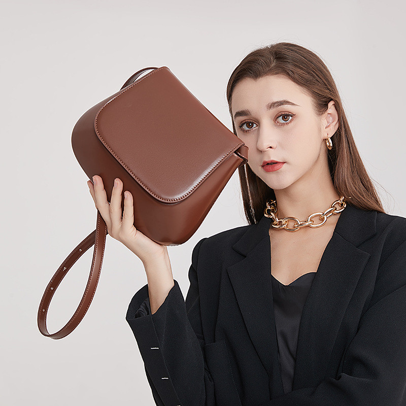 9.29 Niche Design Saddle Bag กระเป๋าแฟชั่นเกาลัด Retro