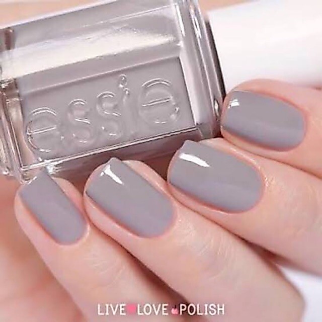 พร้อมส่ง Essie Chinchilly  สีเทาเรียบหรู ออกเทาคอนกรีต สีนี้เป็นอีกหนึ่งสีดังและขายดีของแบรนด์เลยค่ะ  แท้ 💯%