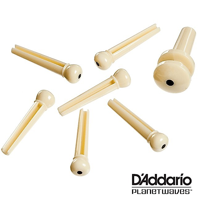 D'Addario® PWPS12 หมุดกีตาร์โปร่ง หมุดกีตาร์ (สีงาช้างจุดดำ) วัสดุพลาสติก ABS คุณภาพสูง (1 แพ็ค มี 7 ตัว) - Bridge Pin