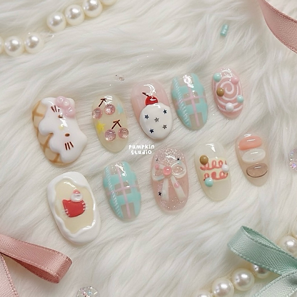 Sweet cake kitty - เล็บปลอมขนมหวานลายน้องคิตตี้ 🧁
