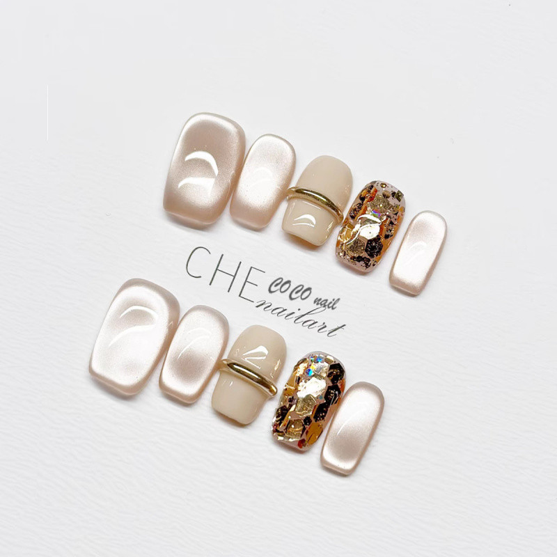 มินิมัลหรูหราว🌟สีเบจ-ทอง มุกวงโลหะ เพชรสว่างเปล่งประกาย สติกเกอร์นิลอาร์ต สำหรับเล็บสี่เหลี่ยมสั้น ประจำวันขับขี่ได้ทุกสไตล์ ชุดเล็บสวมละเอียดอ่อน - รูปที่ 4