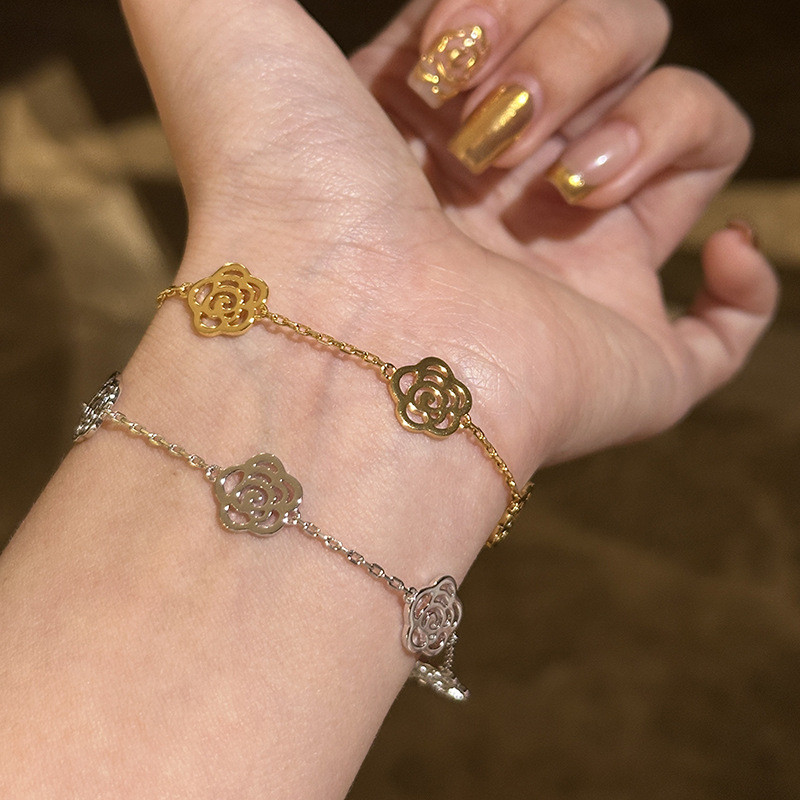 สร้อยข้อมือ.camellia แบบเรียบหรู ทำจากเหล็กไทเทเนียมเคลือบทอง สำหรับผู้หญิง