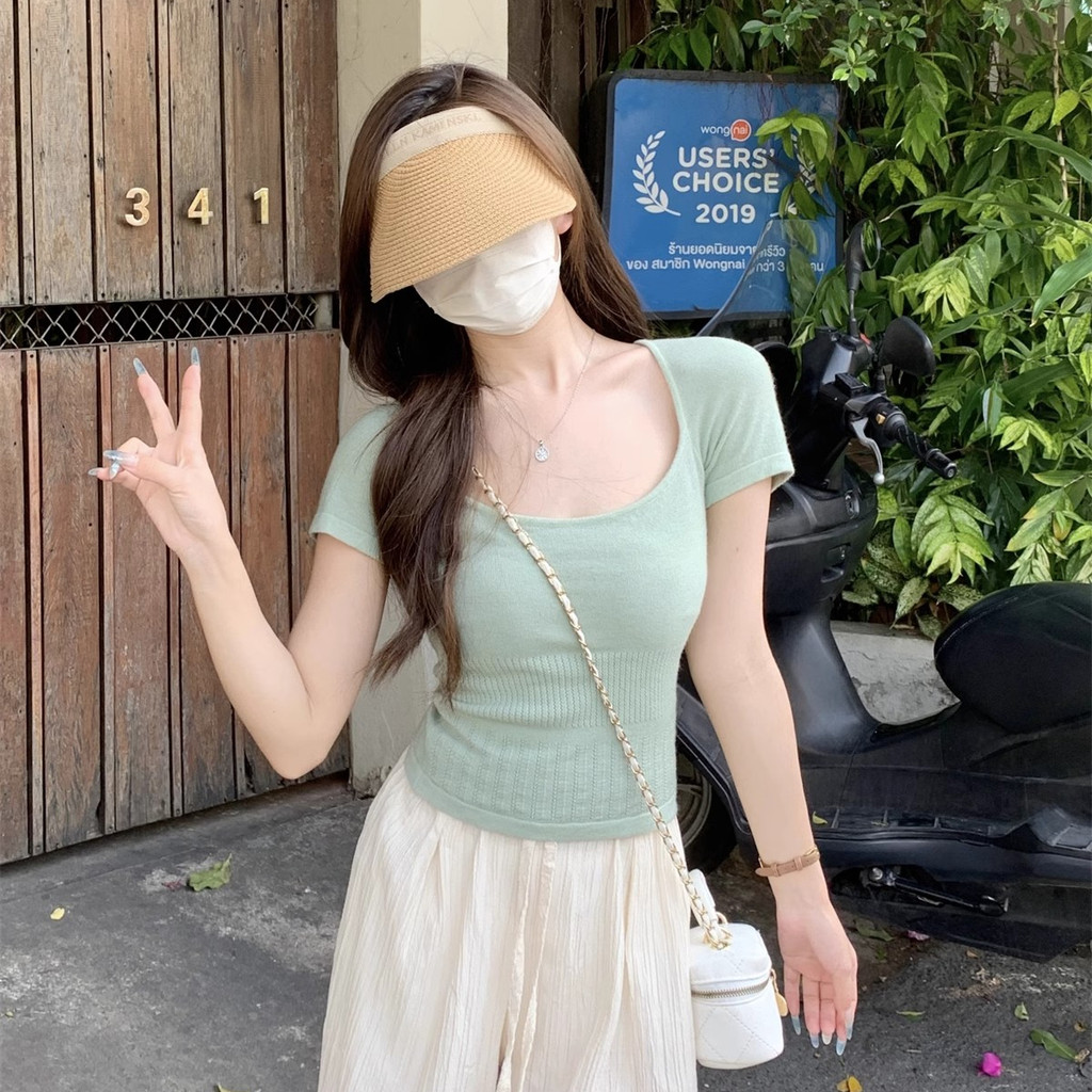 เสื้อยืดคอว่าวสีเขียว สไตล์ใหม่สำหรับฤดูร้อน ทรง.slim-fit พอดีตัว พร้อมลายพิมพ์แบบกำมะหยี่ Mink Hors