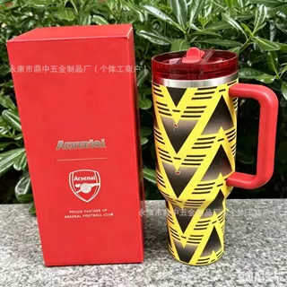 26 สินค้าใหม่ 40ออนซ์ รุ่นที่สามขายร้อน 40 สแตนเลย์ สแตนเลสฉนวนกันความร้อนความจุขนาดใหญ่ถ้วยน้ําน้ําแข็งมาสเตอร์ถ้วยคริสต์มาสฮาโลวีนของขวั