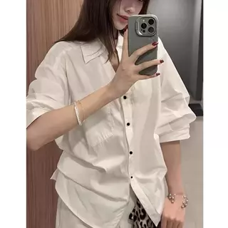 STYLE#เสื้อเชิ้ตสีดำสำหรับผู้หญิง ดีไซน์สีพื้น แขนสั้น ดีไซน์จับจีบด้านข้างที่ไม่เหมือนใคร#99470