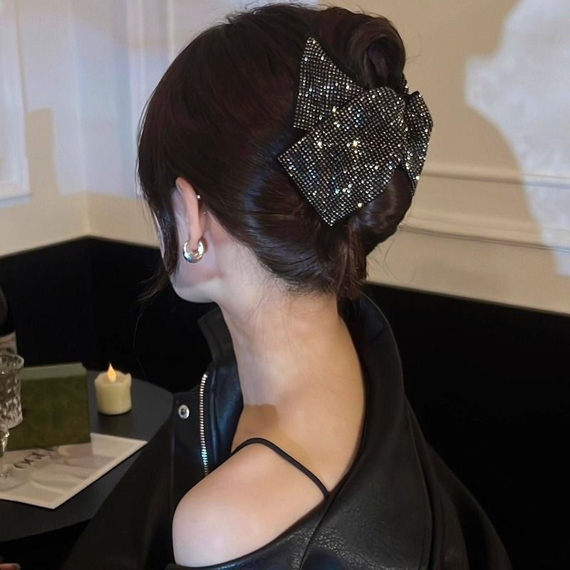 กิ๊บติดผมสามเหลี่ยมประดับเพชร