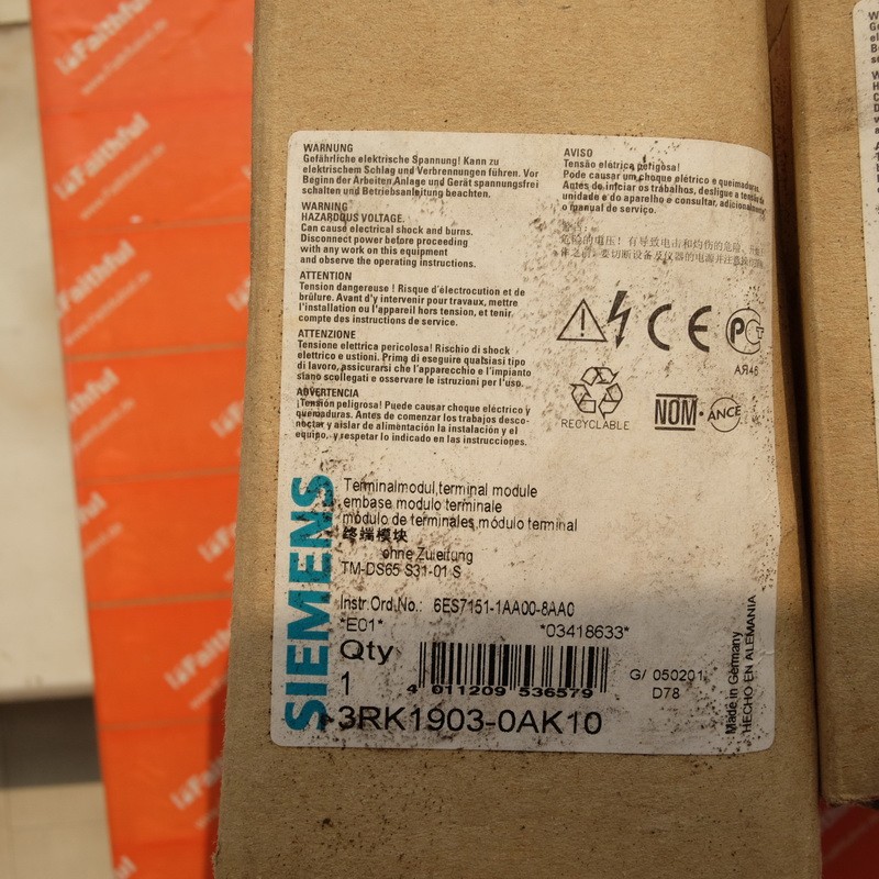 SIEMENS 3RK1903-0AK10 SIEMENS ยี่ห้อใหม่ High Performance Starter ET200S