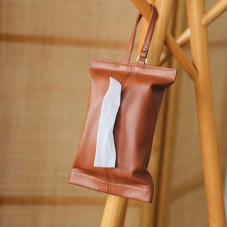 【Lissa】กล่องกระดาษทิชชู่หนังรถยนต์แบบใหม่ กระเป๋าใส่กระดาษทิชชู่หนังนุ่มแบบแขวนในครัวเรือน