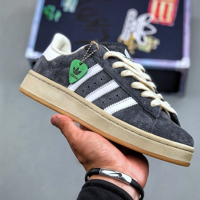 รองเท้าย้อนยุคทํามือใหม่โดย Korn Co, รองเท้า Korn Co Retro Made Retro, 2000s School Outfit