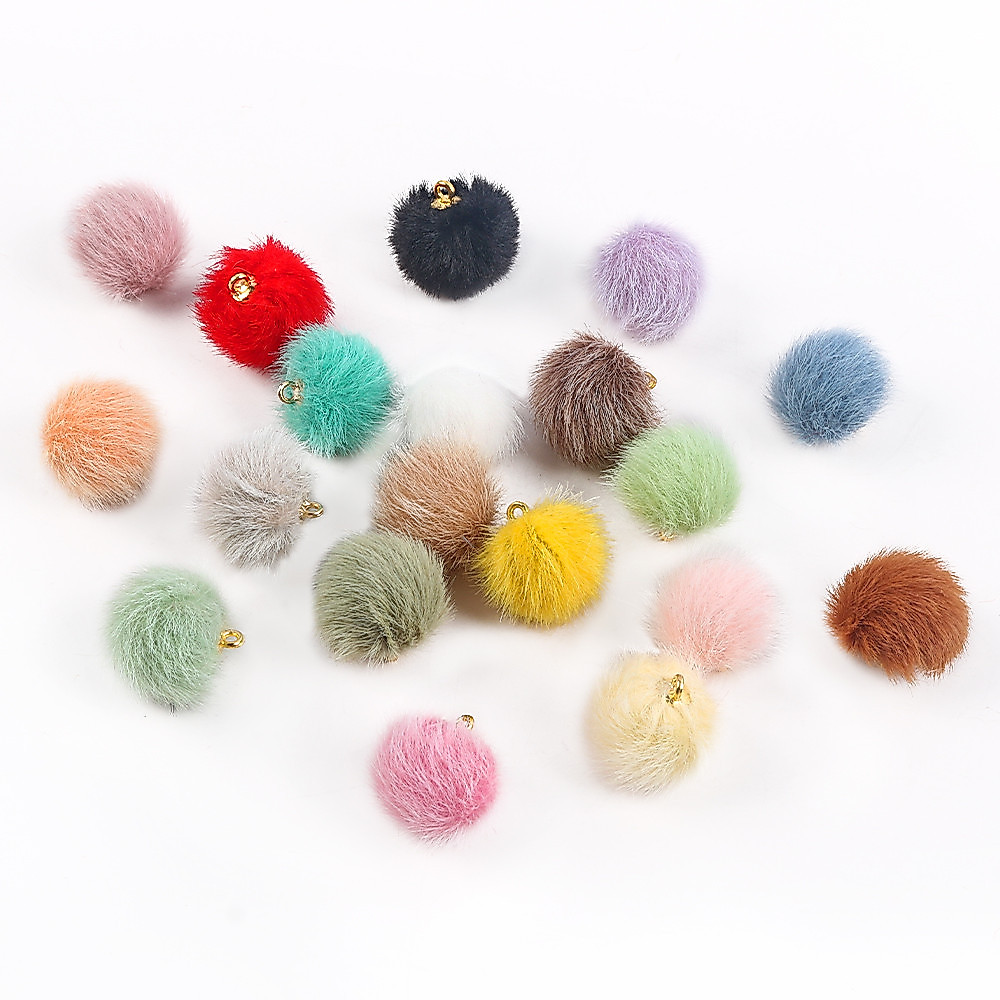 10ชิ้น/ล็อตMulticolor Plush Fur Covered Ball Pompomลูกปัดจี้สําหรับทําสร้อยคอต่างหูสร้อยข้อมือเครื่องประดับอุปกรณ์เสริม