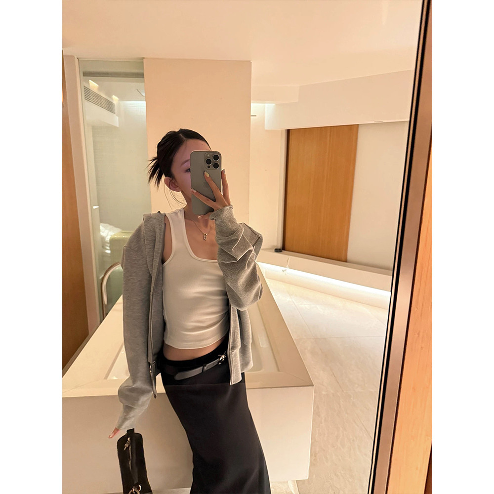 Moses Queen/Queen of Mercy เสื้อกล้ามคอยูทรงเว้าหลังสไตล์เกาหลี เสื้อกล้ามครอปเข้ารูปเรียบง่าย