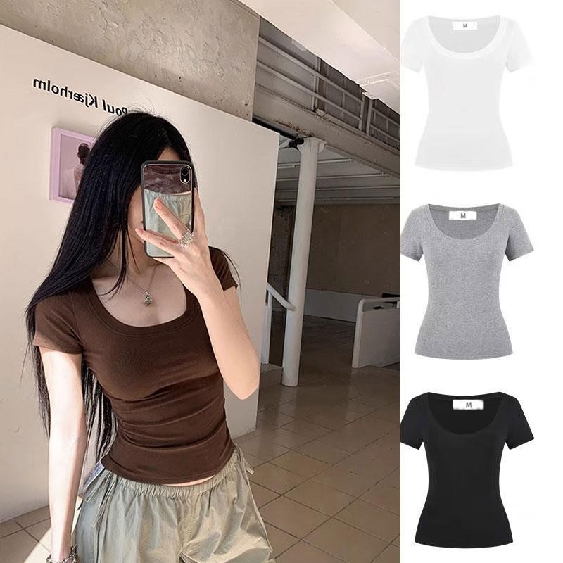 เสื้อยืดแขนสั้นผู้หญิง คอลเลคชั่นใหม่ปี 2025 สไตล์ฤดูร้อน คอ U สั้น รัดรูปและบาง ทรงสลิมฟิต เสื้อเซ็กซี่และเข้ารูป