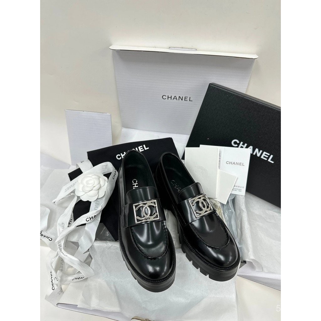 [** ระดับ Daigou] Chanel Chanel รองเท้าโลฟเฟอร์หัวเข็มขัดโลหะรองเท้าหนังลําลองแฟชั่นรองเท้าไม่มีส้นอ