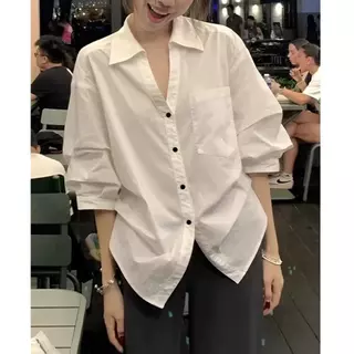 STYLE#เสื้อเชิ้ตสีดำสำหรับผู้หญิง ดีไซน์สีพื้น แขนสั้น ดีไซน์จับจีบด้านข้างที่ไม่เหมือนใคร#99470