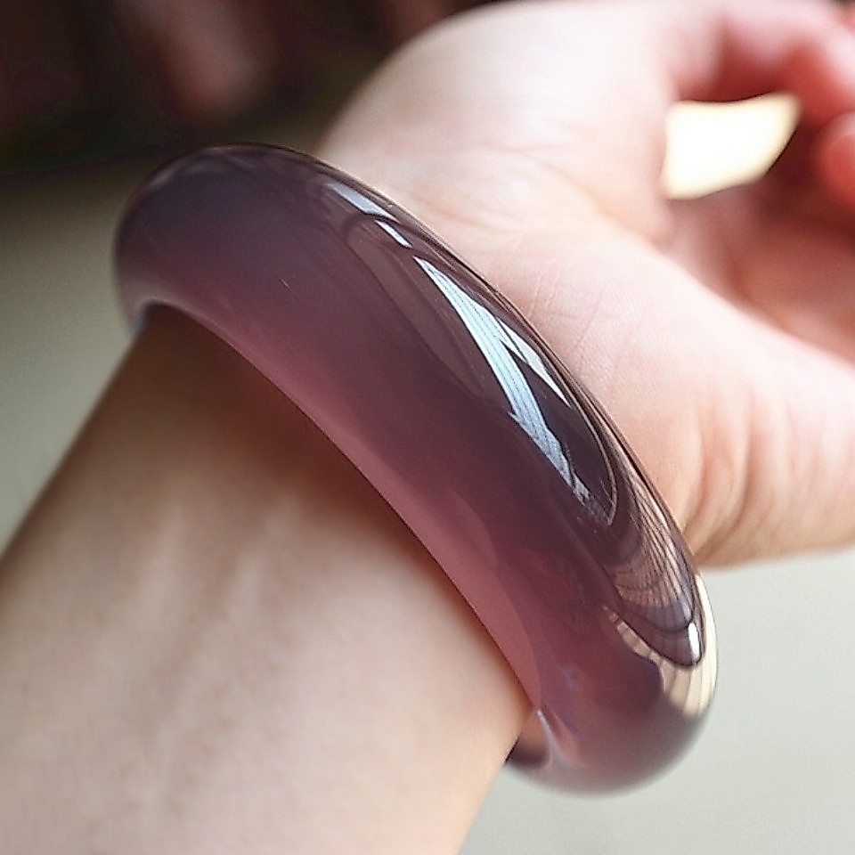 สร้อยข้อมือหยกสีม่วงบราซิลและอาเกตน้ำแข็งใส