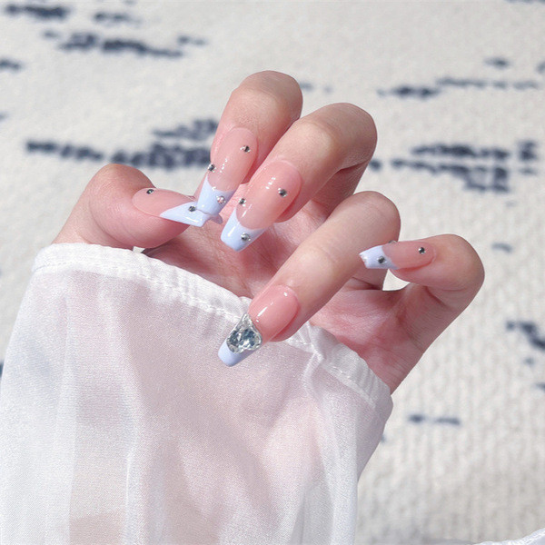 เล็บปลอม pvc เล็บปลอม ทําเล็บมือที่ทําด้วยมือส่องไฟสวมใส่เล็บยาวปานกลางที่เรียบง่ายฝรั่งเศสเขม่าสีฟ้