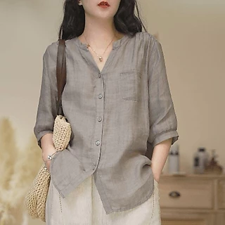เสื้อเชิ้ตผ้าลินินลายทแยงคอวีสีทึบทรงหลวมไซส์ใหญ่สำหรับฤดูร้อนเสื้อเชิ้ตตัวเล็กสไตล์ตะวันตกแขนยาวห้าส่วนสำหรับผู้หญิง