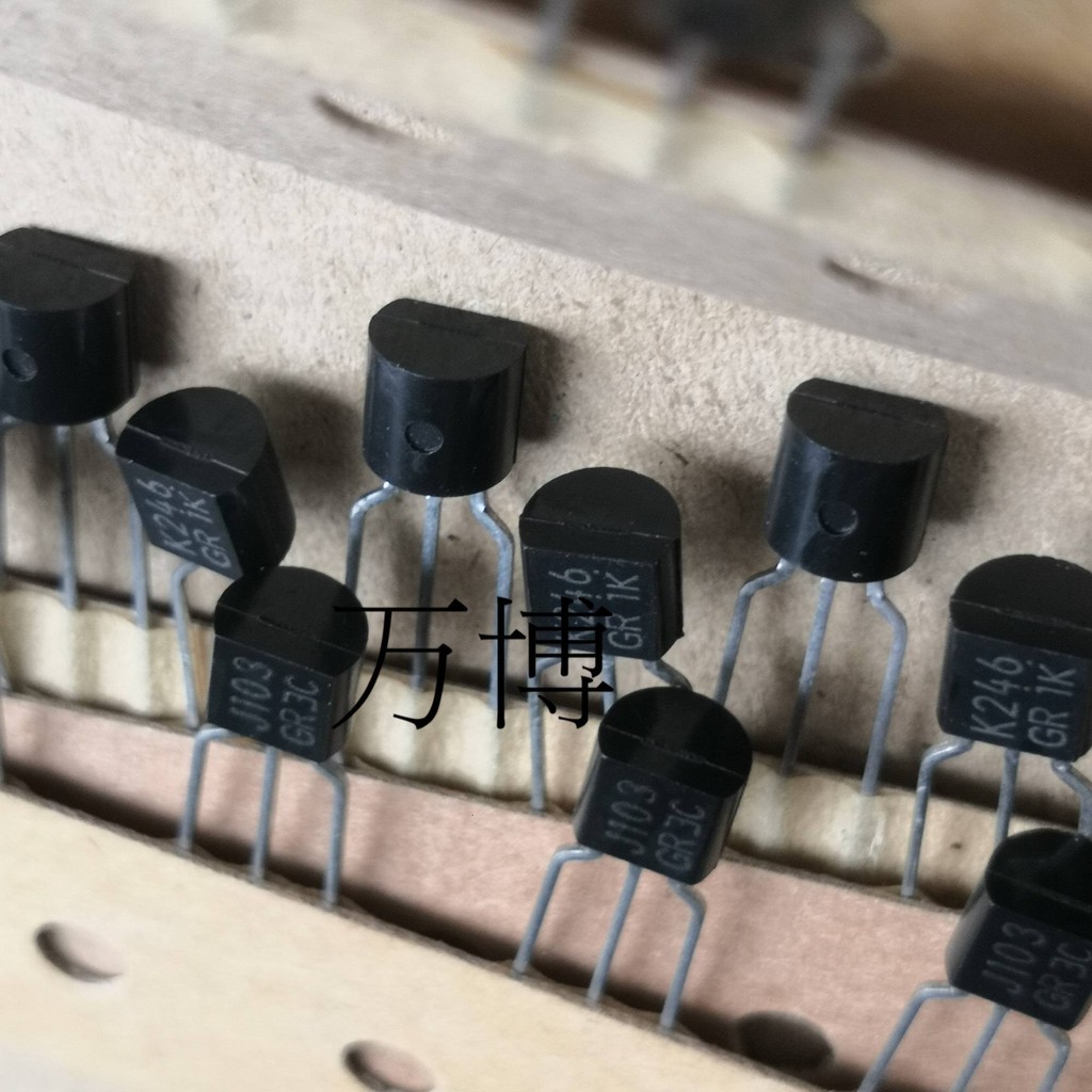 2SK246 2SJ103 GR แฟ้มตัวอักษรสีขาวหนึ่งคู่ขายยี่ห้อใหม่ Original Toshiba K246 J103