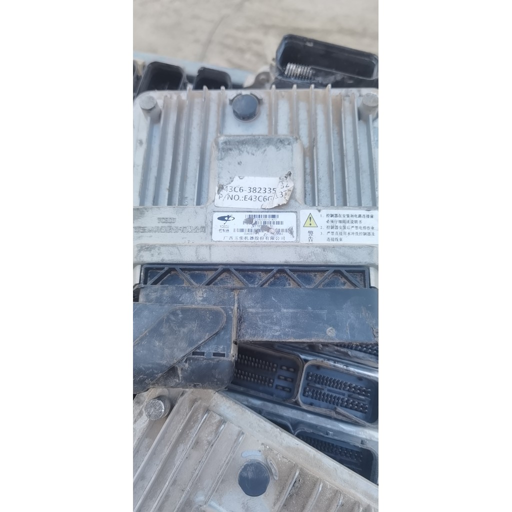 Yuchai 4108/4110 Yiboer Yuchai รถเครื่อง ECU4PH ควบคุมการใช้ฉีดปั๊มบอร์ดคอมพิวเตอร์ Disassembly