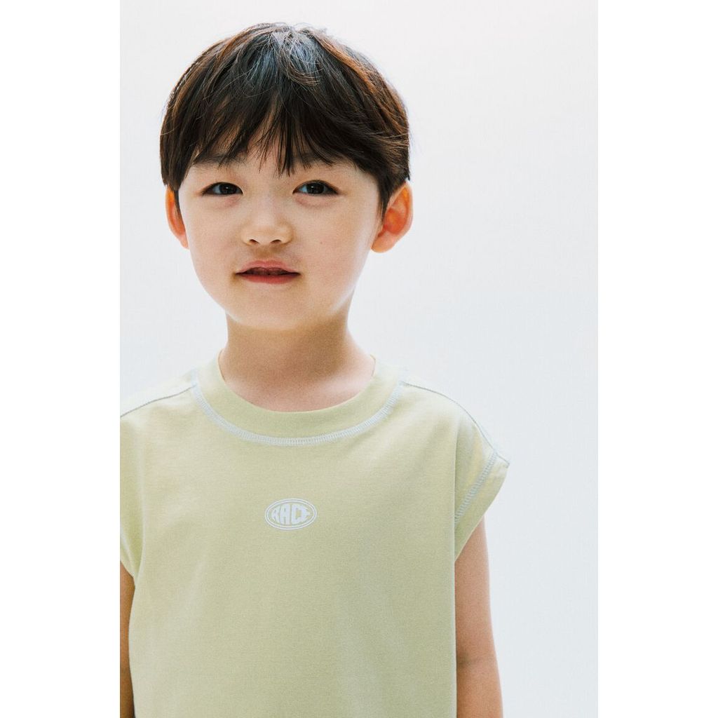 H&M(เอชแอนด์เอ็ม) เสื้อโปโลพิมพ์ลาย COOLMAX® เด็กชาย 1335047_1