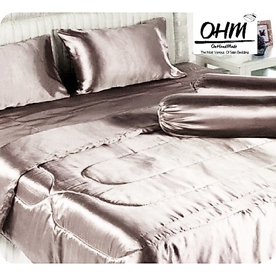 OHM ผ้าปูที่นอน ผ้าเครปซาติน 220 เส้น ขนาด 6 ฟุต 5 ชิ้น (สีน้ำตาลเทา)