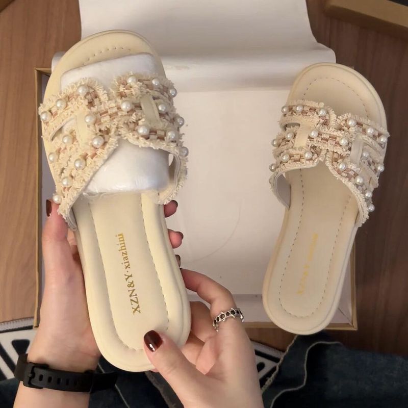 Xiaoxiang Style Pearl รองเท้าแตะแฟชั่นกันลื่นของผู้หญิงรองเท้าแตะมูลค่าสูงสวมใส่ด้านนอก 2026 สไตล์ใหม่เพิ่มลมหายใจที่สะดวกสบาย