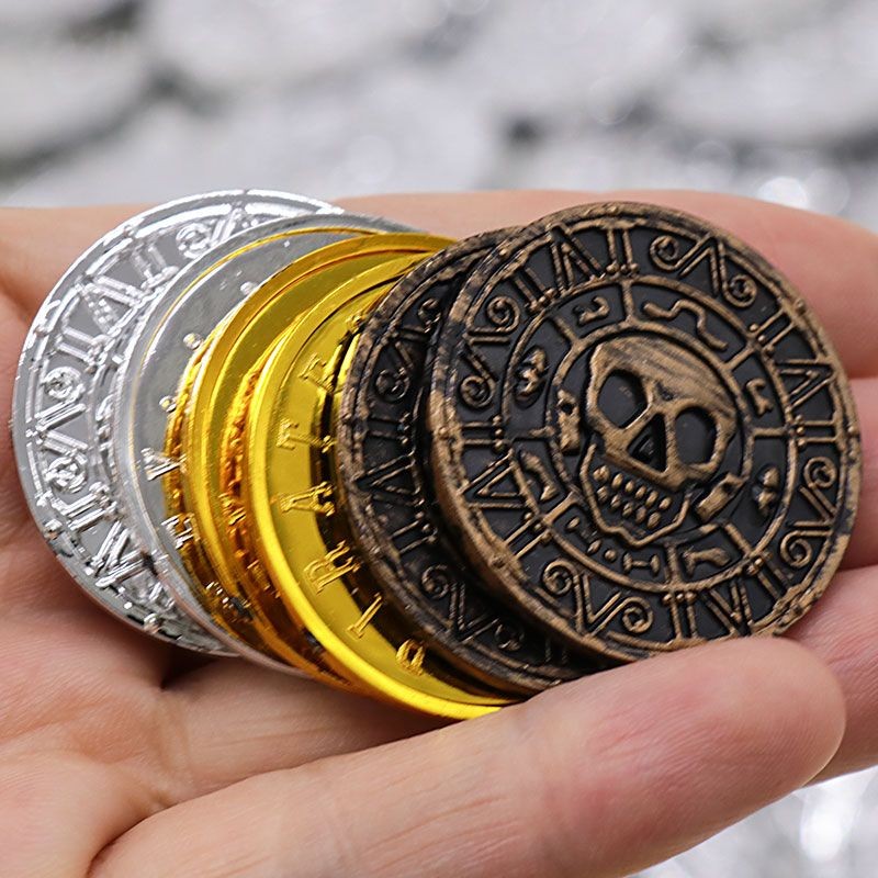 ของเล่นเหรียญโจรสลัด พร้อมสต็อก Pirates of the Caribbean Gold Coin Model Game Chip Gold Coin Retro P