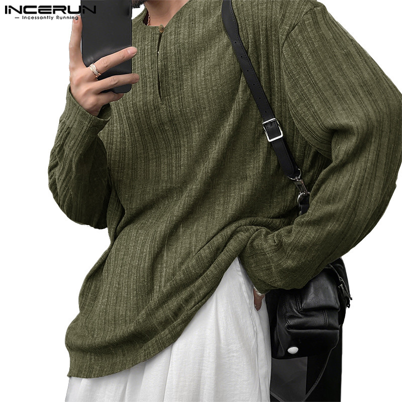 INCERUN เสื้อยืดผู้ชายสไตล์เกาหลี แขนยาว ฟิตพอดีตัว มีปุ่มตกแต่งและงานถักสวยงาม