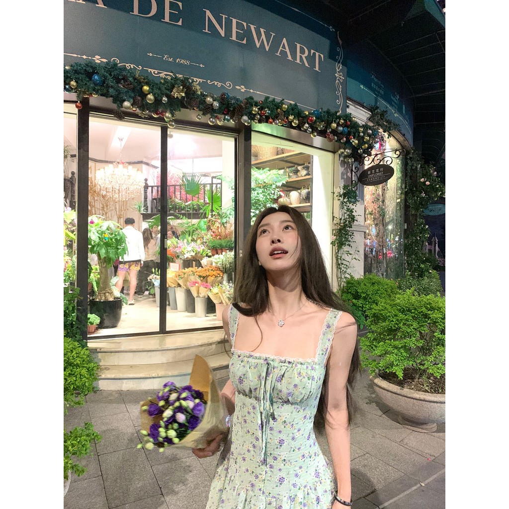 ชุดเสื้อผู้หญิงสีเขียวดอกไม้ สลิงสแควร์คอแคบ เอวกระชับ สำหรับท่องเที่ยวในฤดูร้อนสไตล์ฝรั่งเศส