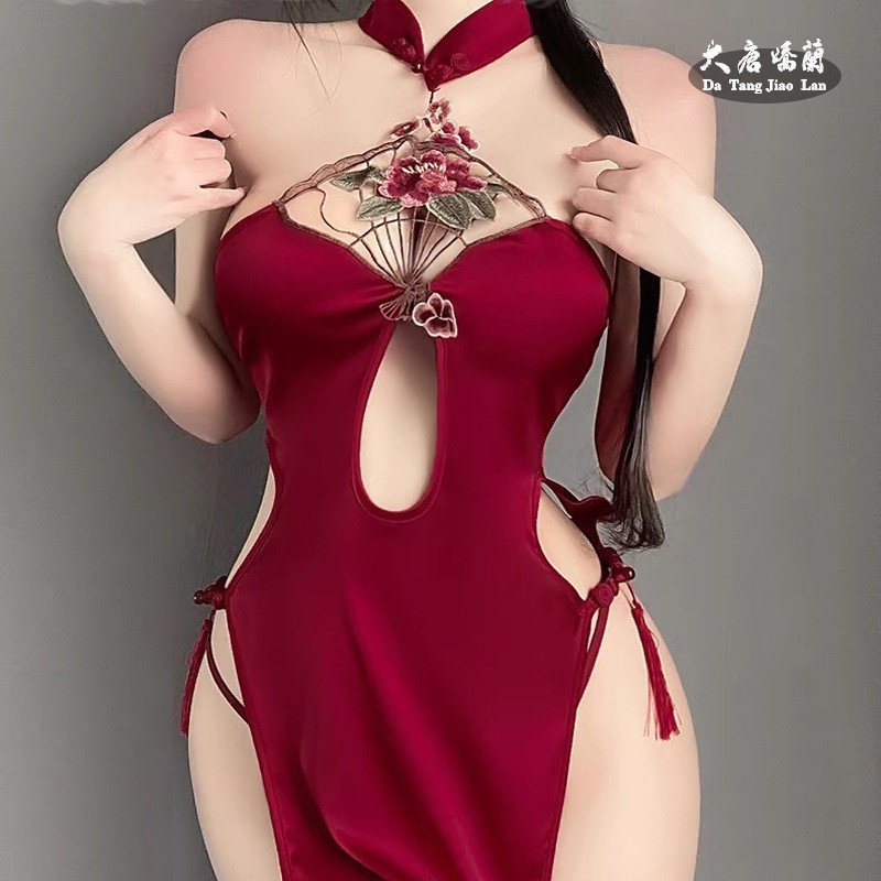 Halter คอขนาดใหญ่เซ็กซี่ Bellyband ชุดแห่งชาติอินเทรนด์ Cheongsam Peony ดอกไม้คลาสสิกเย็บปักถักร้อย 