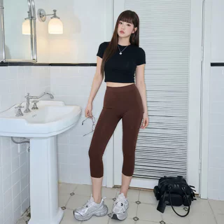 กางเกงเลกกิ้งสปอร์ตเกิร์ล 7 ส่วน เอวสูงเก็บพุง ทรงสกินนี่ สีพื้น ผ้ายืดนิ่ม กระชับสัดส่วน ใส่สบาย เคลื่อนไหวคล่องตัว