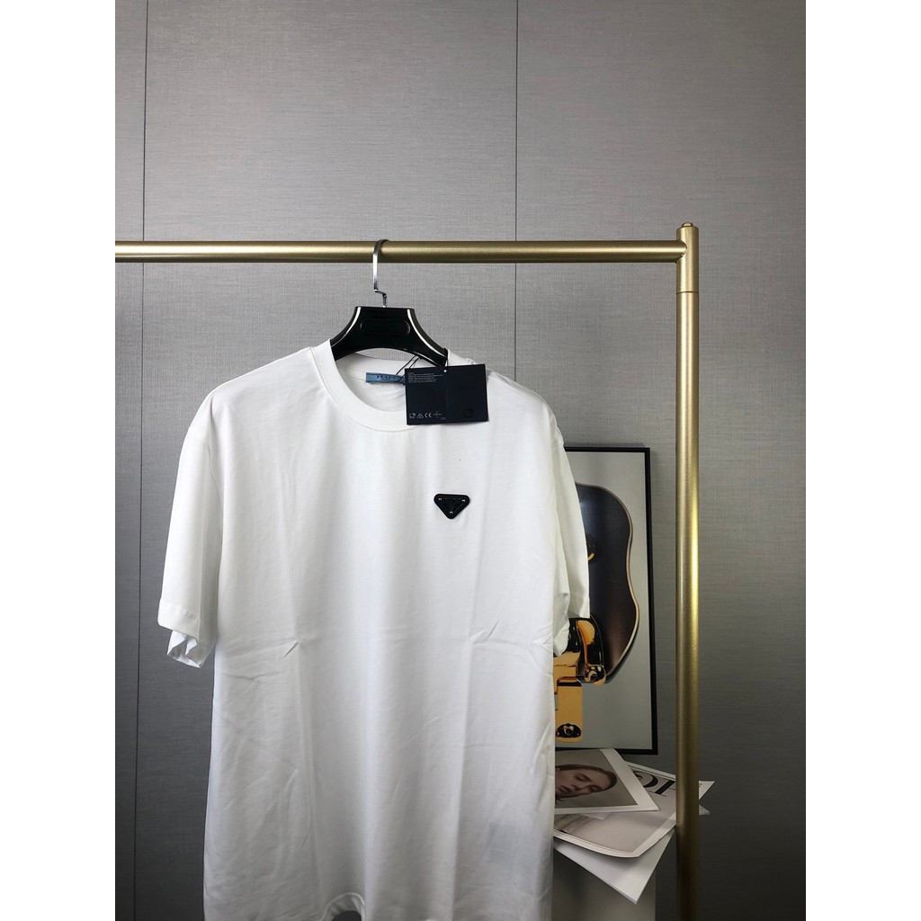 Prada/Prada 2026 ต้นฤดูใบไม้ผลิสไตล์ใหม่เสื้อยืดแขนสั้นชายหญิงคู่สไตล์ Heavy Slim-fit ธุรกิจสร้างสรร