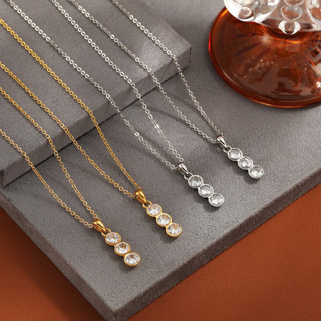 แฟชั่นไทเทเนียมเหล็กเรียบง่ายสร้อยคอสามเพชรหญิง Niche Design Classy All-Match High-End Clavicle Chain