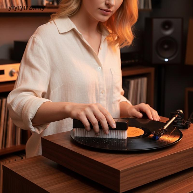 Yiyinz Turntable เข็มชุดทําความสะอาดแบบพกพาไวนิลบันทึกชุดแปรงสําหรับทําความสะอาดลึก DJ อุปกรณ์เสียงอ