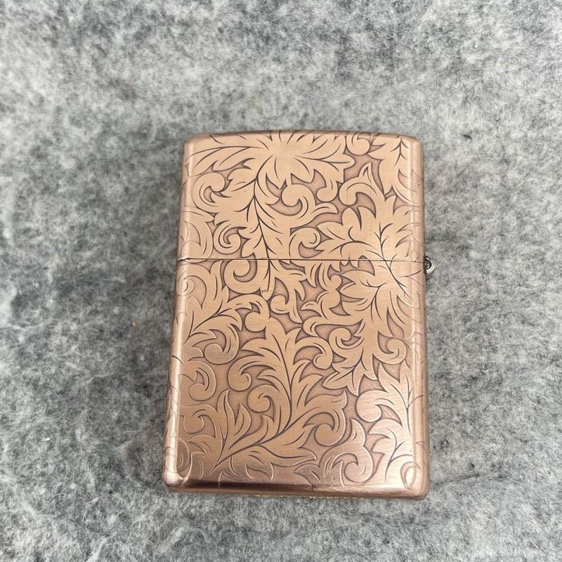 Zippo Zippo น้ํามันก๊าซแช็คทองเหลืองกันลมหญ้าทองแดงบริสุทธิ์วินเทจผู้ชายแกะสลักของขวัญเกราะหนาแกะสลักลึก จํากัด