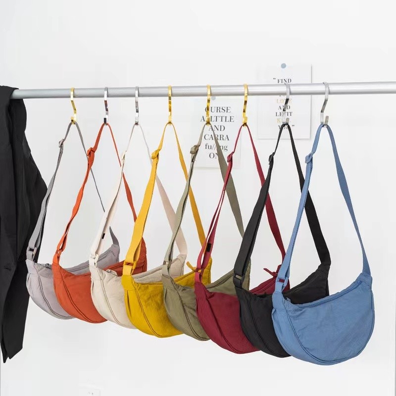 พร้อมส่ง มี8สีใหม่ กระเป๋า สไตล์ยูนิโคล Uniqlo Round Mini Shoulder Bag ผ้าโพลีเอสเตอร์ ผ้าไนลอน กระเป๋าคาดอก